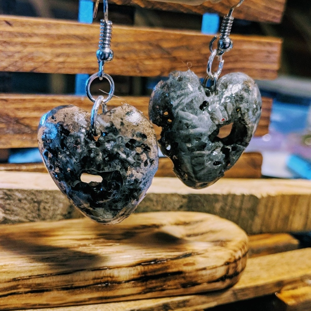 3d wasted heart earrings